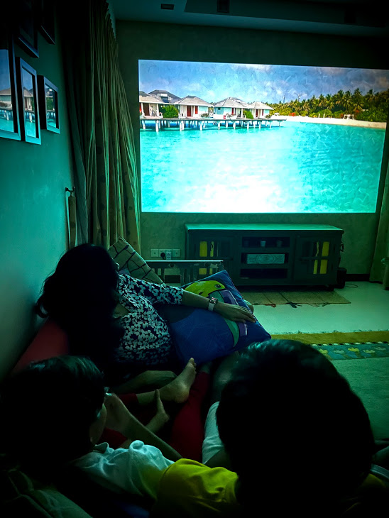 Lumos auro projector